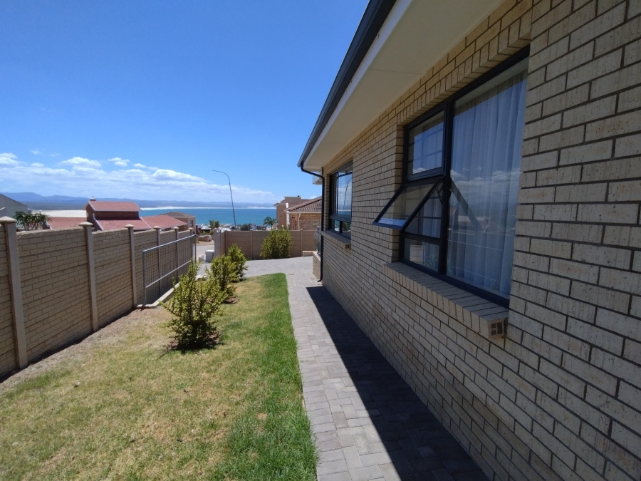 3 Bedroom Property for Sale in Wavecrest Eastern Cape